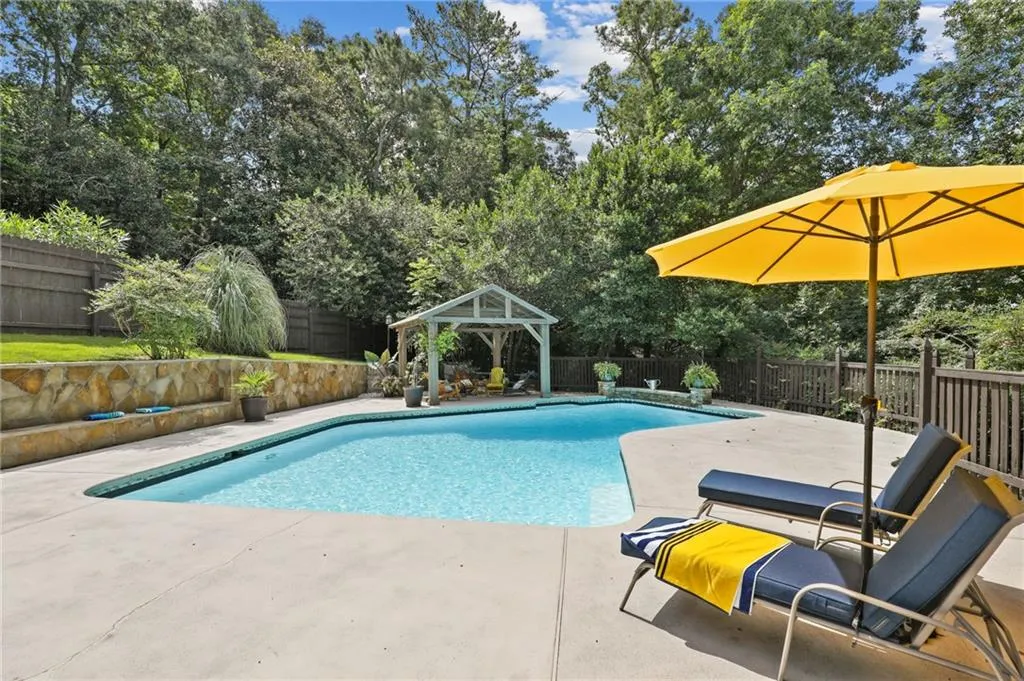 1670 Chevron Way, Sandy Springs, Georgia 30350, 5 Bedrooms Bedrooms, ,3 BathroomsBathrooms,Residential,Sold,1670 Chevron Way,7090695