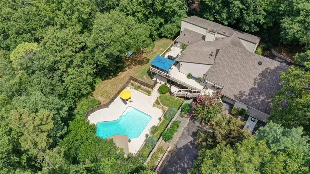 1670 Chevron Way, Sandy Springs, Georgia 30350, 5 Bedrooms Bedrooms, ,3 BathroomsBathrooms,Residential,Sold,1670 Chevron Way,7090695
