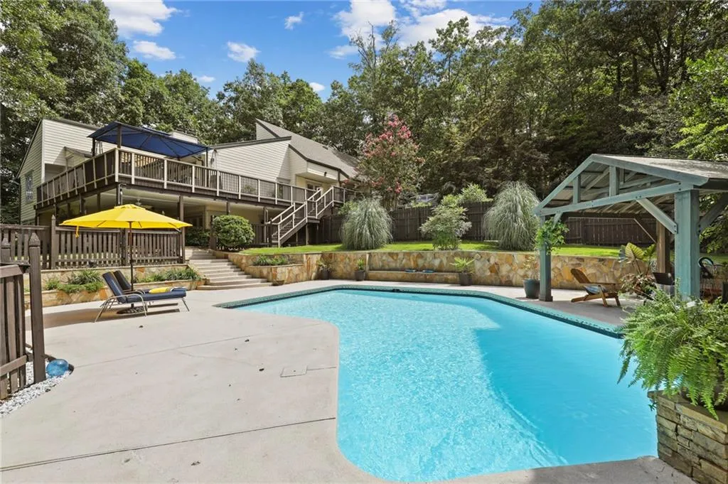 1670 Chevron Way, Sandy Springs, Georgia 30350, 5 Bedrooms Bedrooms, ,3 BathroomsBathrooms,Residential,Sold,1670 Chevron Way,7090695
