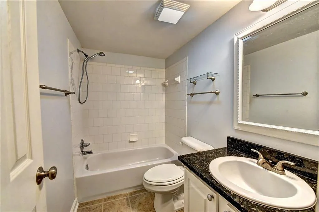 108 Brighton Point, Sandy Springs, Georgia 30328, 2 Bedrooms Bedrooms, ,2 BathroomsBathrooms,Residential,Sold,108 Brighton Point,6620989