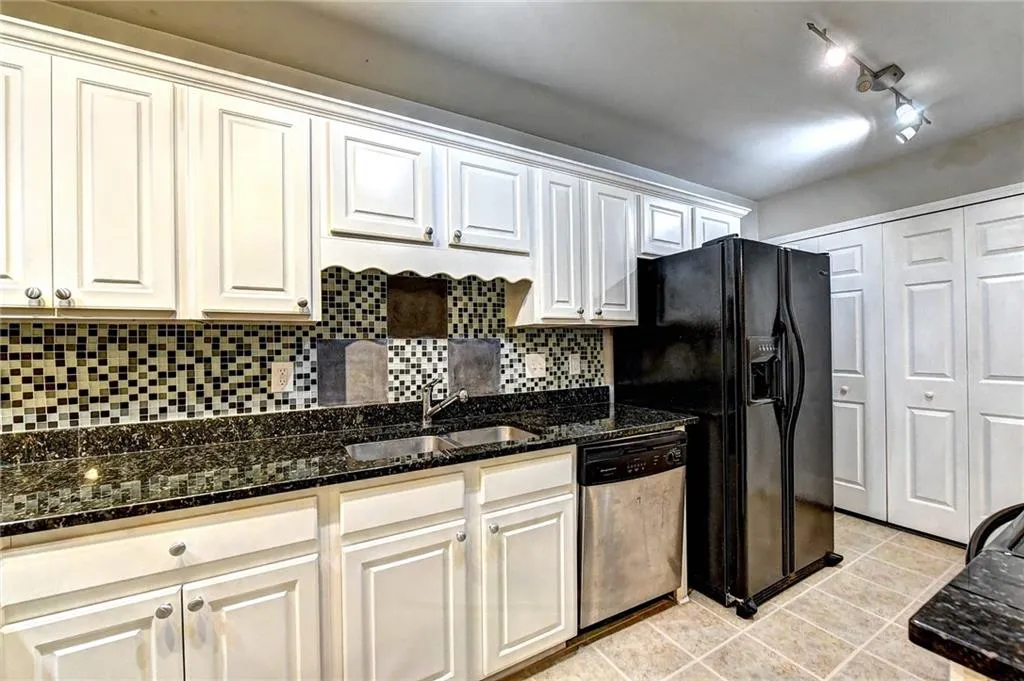 108 Brighton Point, Sandy Springs, Georgia 30328, 2 Bedrooms Bedrooms, ,2 BathroomsBathrooms,Residential,Sold,108 Brighton Point,6620989