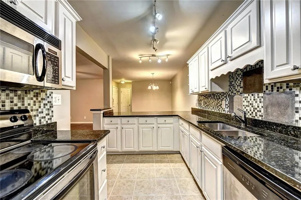 108 Brighton Point, Sandy Springs, Georgia 30328, 2 Bedrooms Bedrooms, ,2 BathroomsBathrooms,Residential,Sold,108 Brighton Point,6620989