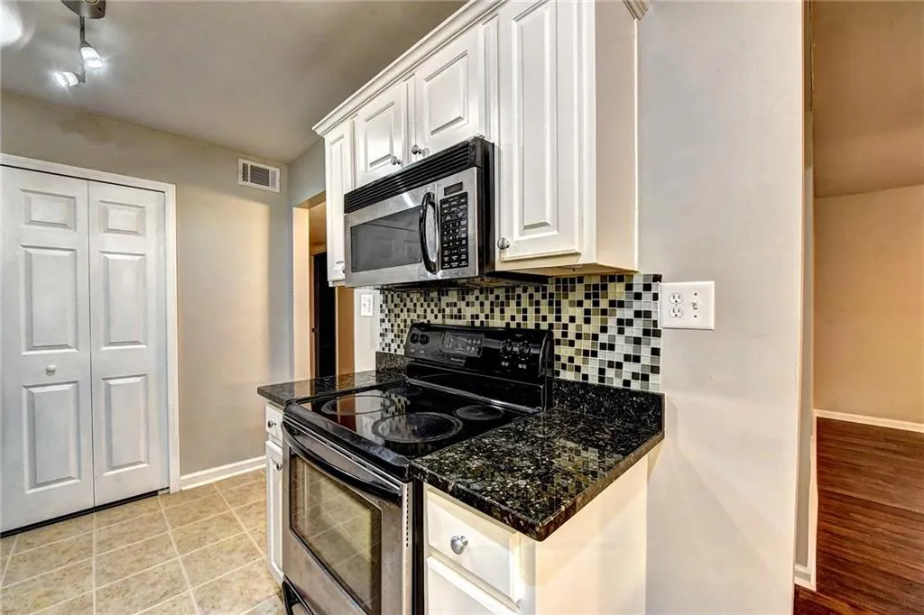 108 Brighton Point, Sandy Springs, Georgia 30328, 2 Bedrooms Bedrooms, ,2 BathroomsBathrooms,Residential,Sold,108 Brighton Point,6620989