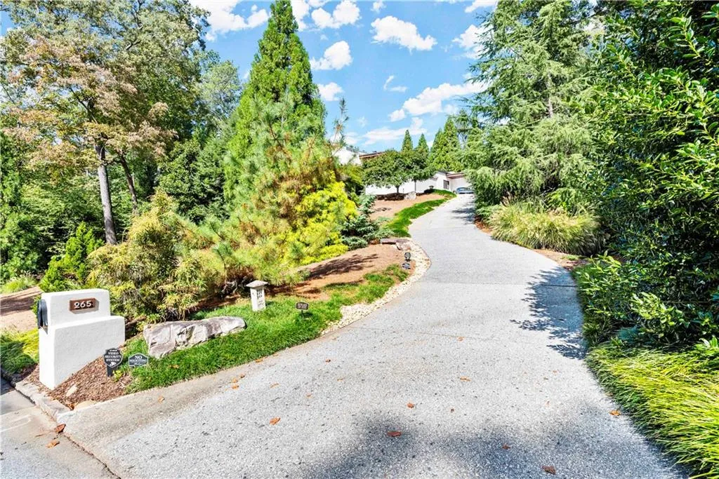 265 Tara Trail, Atlanta, Georgia 30327, 4 Bedrooms Bedrooms, ,4 BathroomsBathrooms,Residential,Sold,265 Tara Trail,7002814