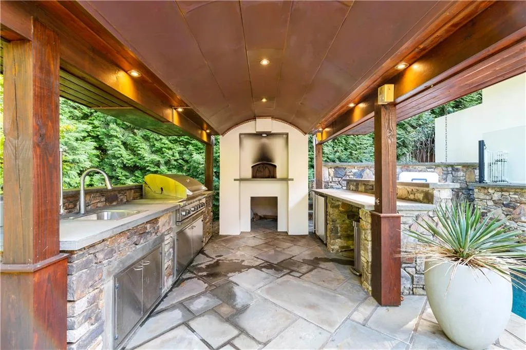 265 Tara Trail, Atlanta, Georgia 30327, 4 Bedrooms Bedrooms, ,4 BathroomsBathrooms,Residential,Sold,265 Tara Trail,7002814