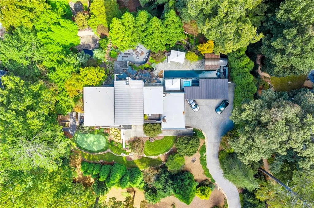 265 Tara Trail, Atlanta, Georgia 30327, 4 Bedrooms Bedrooms, ,4 BathroomsBathrooms,Residential,Sold,265 Tara Trail,7002814