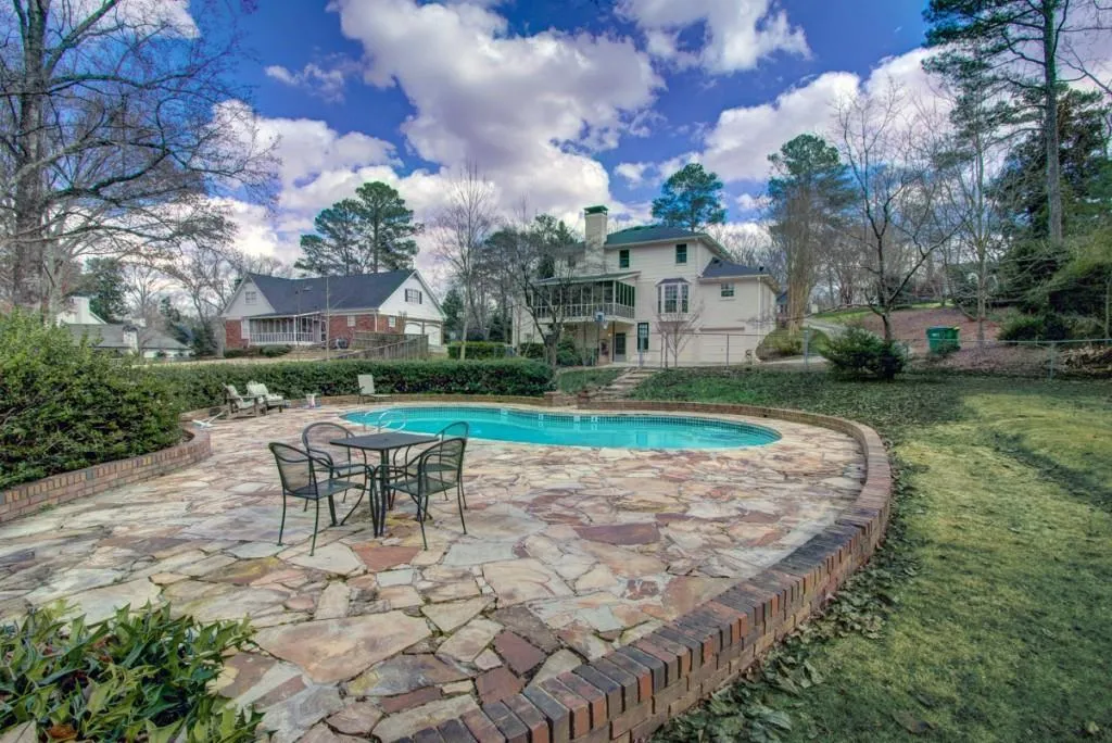 7010 Hunters Branch Drive, Sandy Springs, Georgia 30328, 4 Bedrooms Bedrooms, ,4 BathroomsBathrooms,Residential,Sold,7010 Hunters Branch Drive,6126885