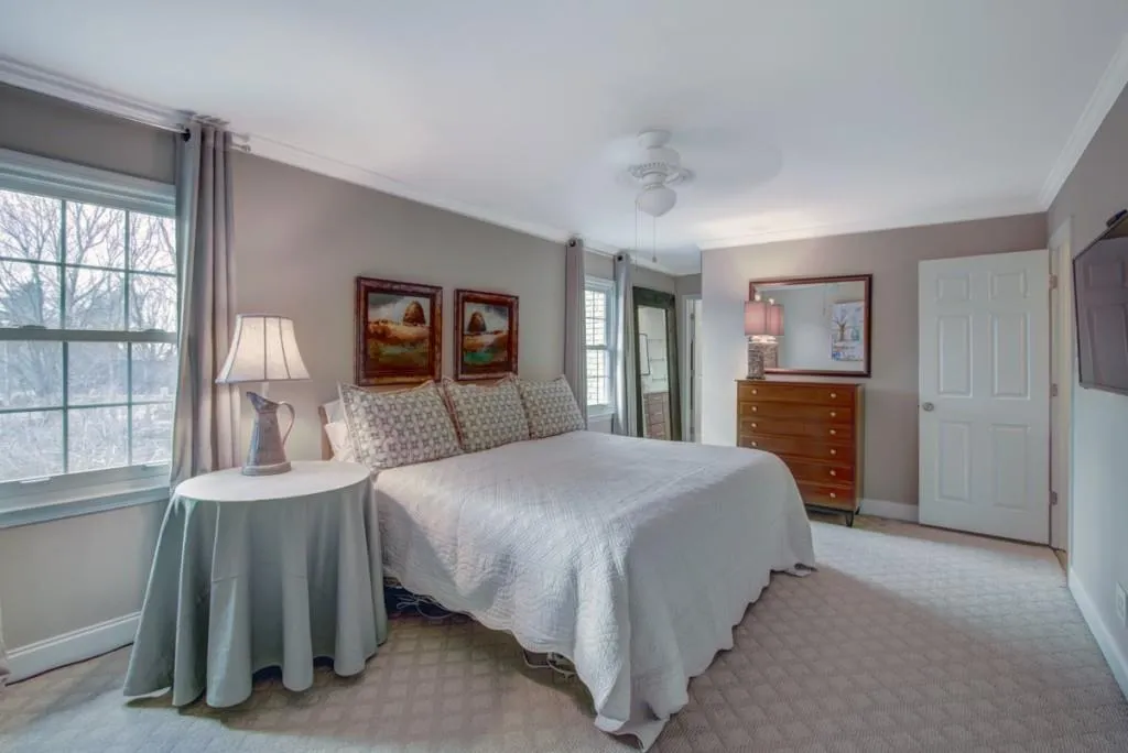 7010 Hunters Branch Drive, Sandy Springs, Georgia 30328, 4 Bedrooms Bedrooms, ,4 BathroomsBathrooms,Residential,Sold,7010 Hunters Branch Drive,6126885