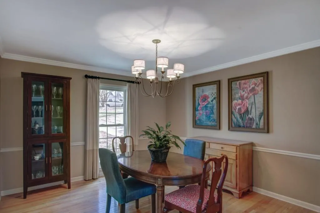 7010 Hunters Branch Drive, Sandy Springs, Georgia 30328, 4 Bedrooms Bedrooms, ,4 BathroomsBathrooms,Residential,Sold,7010 Hunters Branch Drive,6126885