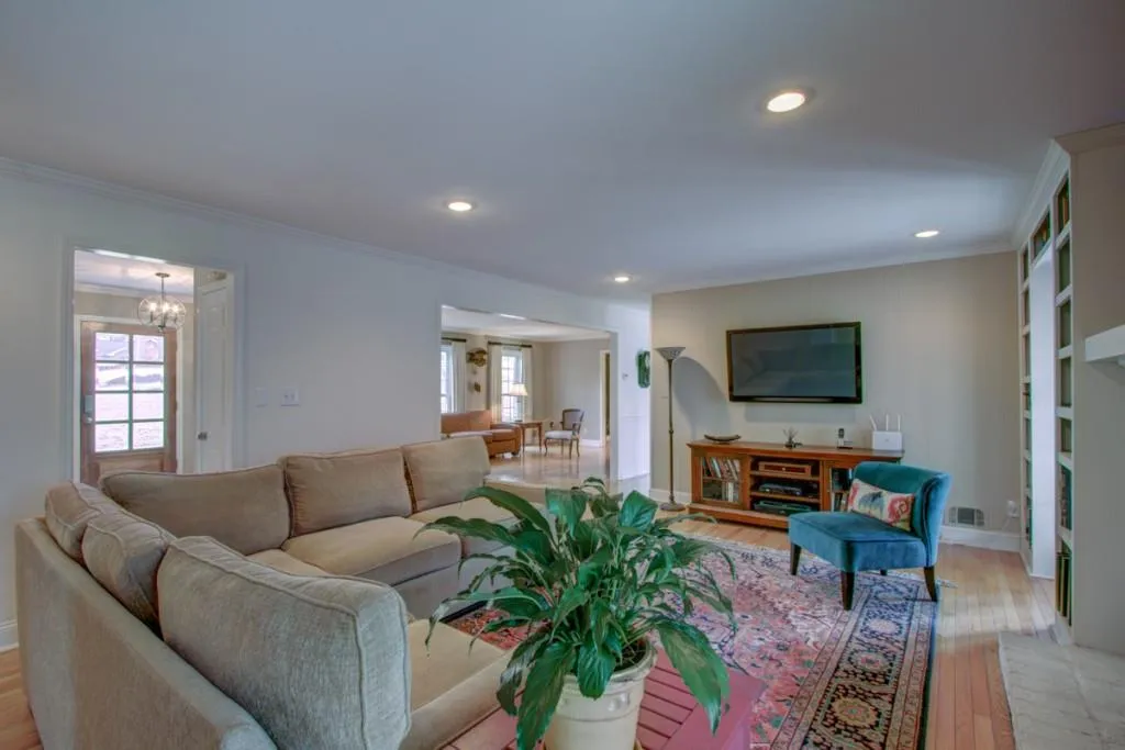 7010 Hunters Branch Drive, Sandy Springs, Georgia 30328, 4 Bedrooms Bedrooms, ,4 BathroomsBathrooms,Residential,Sold,7010 Hunters Branch Drive,6126885