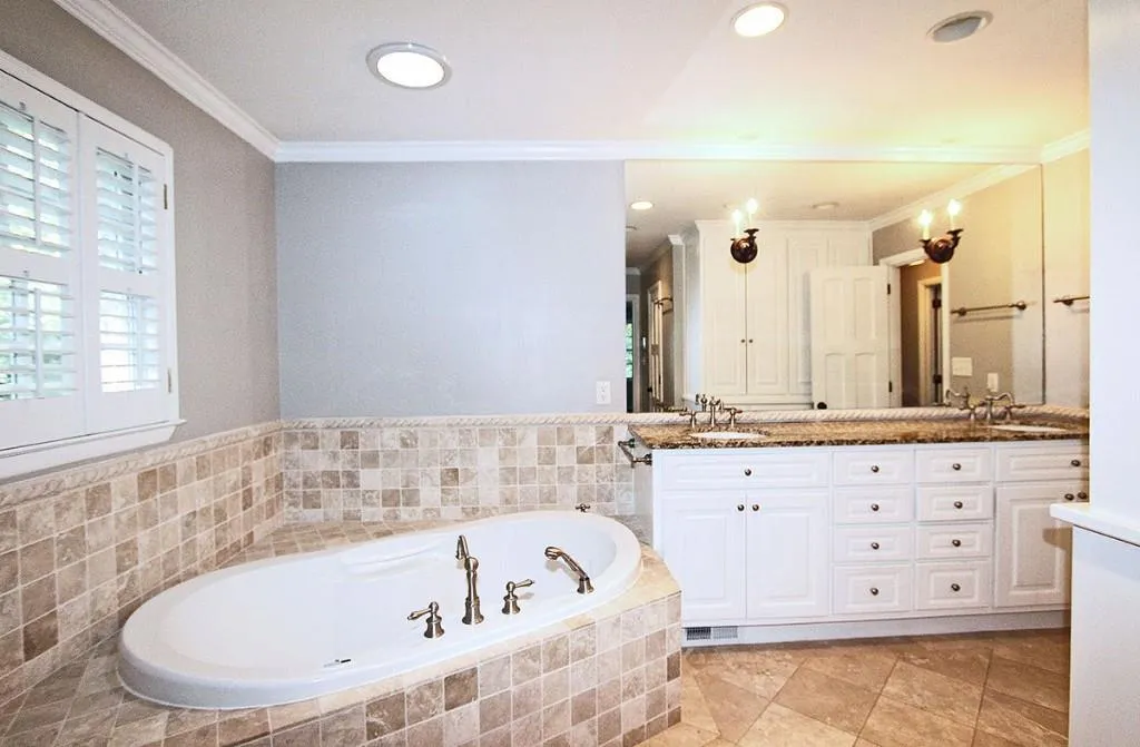725 Weatherly Lane, Atlanta, Georgia 30328, 5 Bedrooms Bedrooms, ,3 BathroomsBathrooms,Residential,Sold,725 Weatherly Lane,5575948