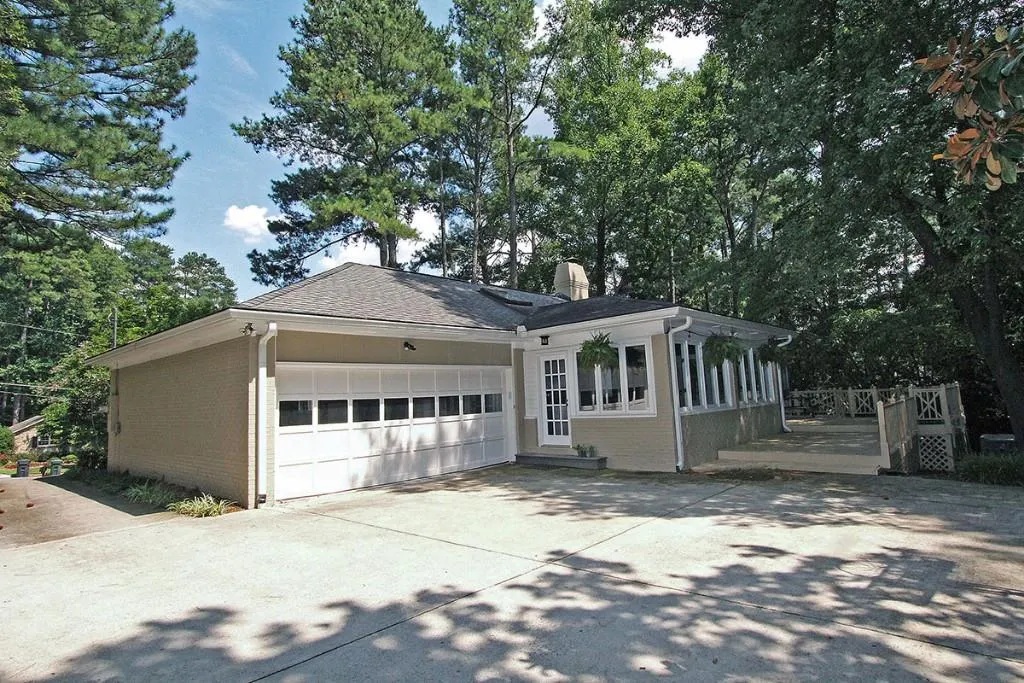 725 Weatherly Lane, Atlanta, Georgia 30328, 5 Bedrooms Bedrooms, ,3 BathroomsBathrooms,Residential,Sold,725 Weatherly Lane,5575948
