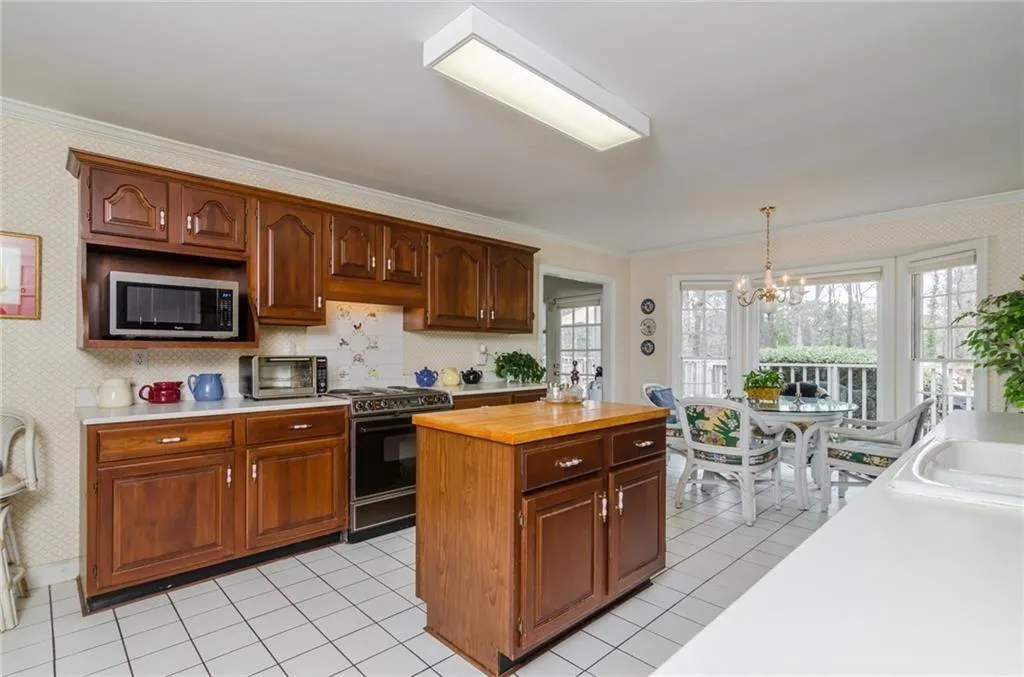 6125 Riverside Drive, Atlanta, Georgia 30328, 4 Bedrooms Bedrooms, ,4 BathroomsBathrooms,Residential,Sold,6125 Riverside Drive,5997840