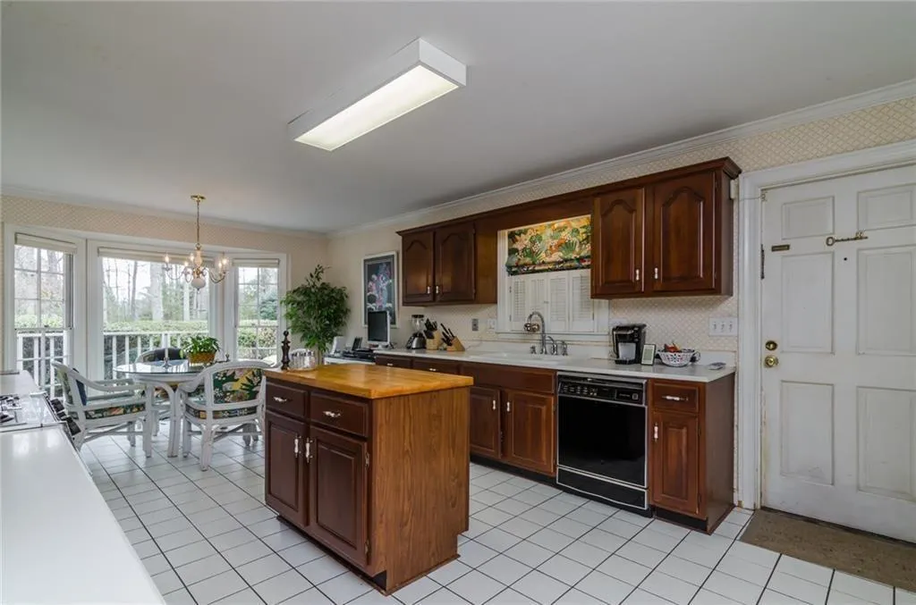 6125 Riverside Drive, Atlanta, Georgia 30328, 4 Bedrooms Bedrooms, ,4 BathroomsBathrooms,Residential,Sold,6125 Riverside Drive,5997840