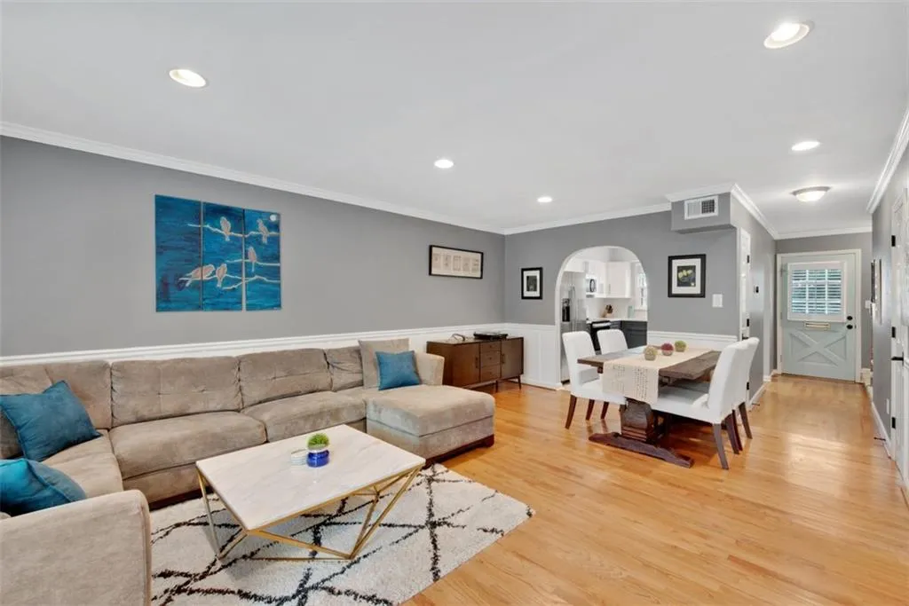 6700 Roswell Road Unit 17g, Atlanta, Georgia 30328, 2 Bedrooms Bedrooms, ,1 BathroomBathrooms,Residential,Sold,6700 Roswell Road Unit 17g,6764756 6700 Roswell Road Unit 17g, Atlanta, Georgia 30328, 2 Bedrooms Bedrooms, ,1 BathroomBathrooms,Residential,Sold,6700 Roswell Road Unit 17g,6764756