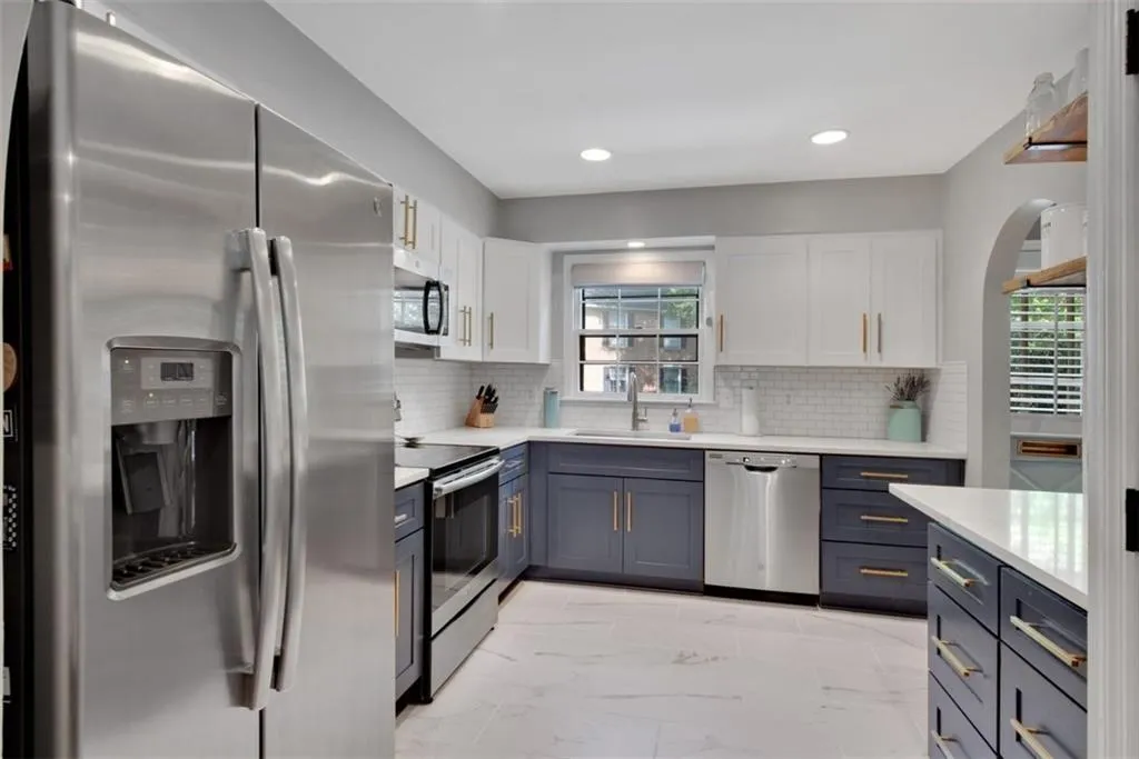 6700 Roswell Road Unit 17g, Atlanta, Georgia 30328, 2 Bedrooms Bedrooms, ,1 BathroomBathrooms,Residential,Sold,6700 Roswell Road Unit 17g,6764756 6700 Roswell Road Unit 17g, Atlanta, Georgia 30328, 2 Bedrooms Bedrooms, ,1 BathroomBathrooms,Residential,Sold,6700 Roswell Road Unit 17g,6764756