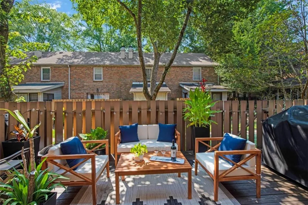 6700 Roswell Road Unit 17g, Atlanta, Georgia 30328, 2 Bedrooms Bedrooms, ,1 BathroomBathrooms,Residential,Sold,6700 Roswell Road Unit 17g,6764756 6700 Roswell Road Unit 17g, Atlanta, Georgia 30328, 2 Bedrooms Bedrooms, ,1 BathroomBathrooms,Residential,Sold,6700 Roswell Road Unit 17g,6764756