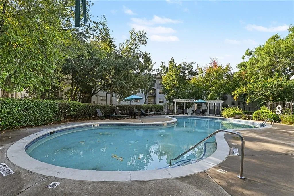 Community Amenities - Pool