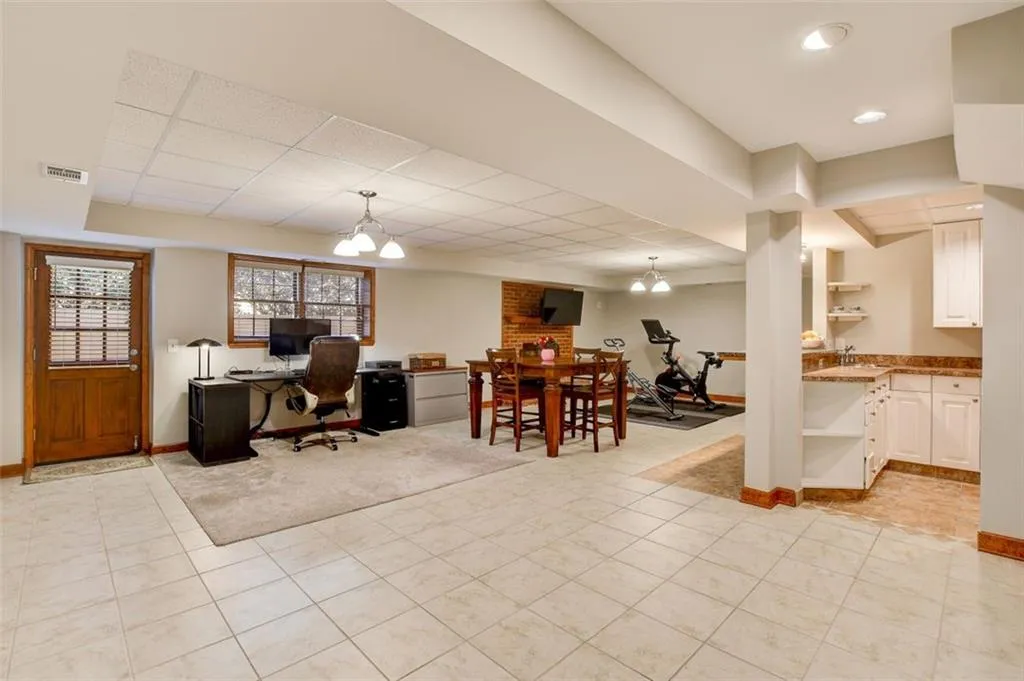 330 Burnt Oak Court, Sandy Springs, Georgia 30328, 4 Bedrooms Bedrooms, ,3 BathroomsBathrooms,Residential,Sold,330 Burnt Oak Court,7004420