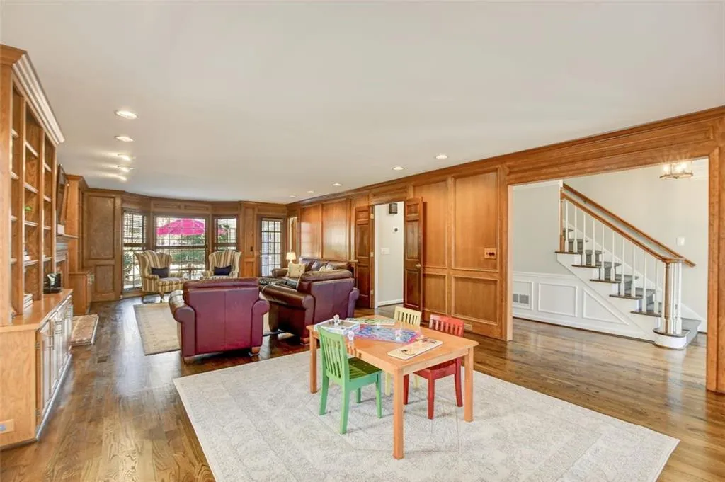 330 Burnt Oak Court, Sandy Springs, Georgia 30328, 4 Bedrooms Bedrooms, ,3 BathroomsBathrooms,Residential,Sold,330 Burnt Oak Court,7004420