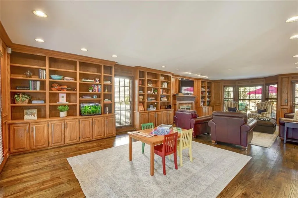 330 Burnt Oak Court, Sandy Springs, Georgia 30328, 4 Bedrooms Bedrooms, ,3 BathroomsBathrooms,Residential,Sold,330 Burnt Oak Court,7004420