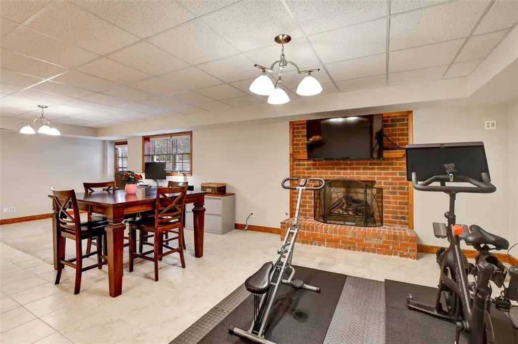 330 Burnt Oak Court, Sandy Springs, Georgia 30328, 4 Bedrooms Bedrooms, ,3 BathroomsBathrooms,Residential,Sold,330 Burnt Oak Court,7004420