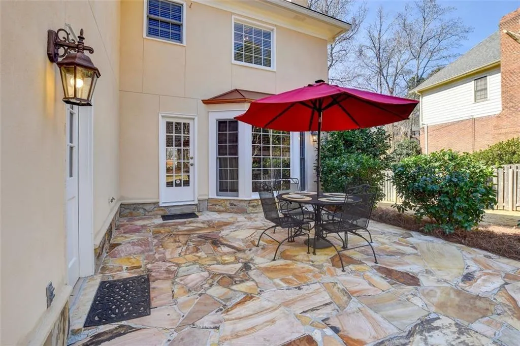 330 Burnt Oak Court, Sandy Springs, Georgia 30328, 4 Bedrooms Bedrooms, ,3 BathroomsBathrooms,Residential,Sold,330 Burnt Oak Court,7004420