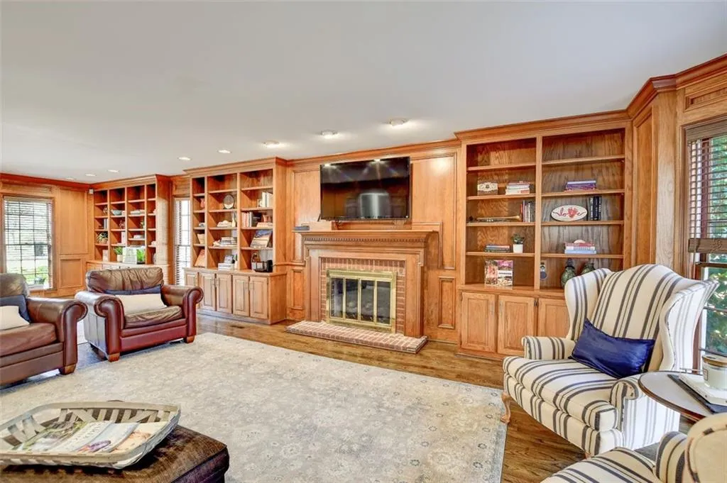 330 Burnt Oak Court, Sandy Springs, Georgia 30328, 4 Bedrooms Bedrooms, ,3 BathroomsBathrooms,Residential,Sold,330 Burnt Oak Court,7004420