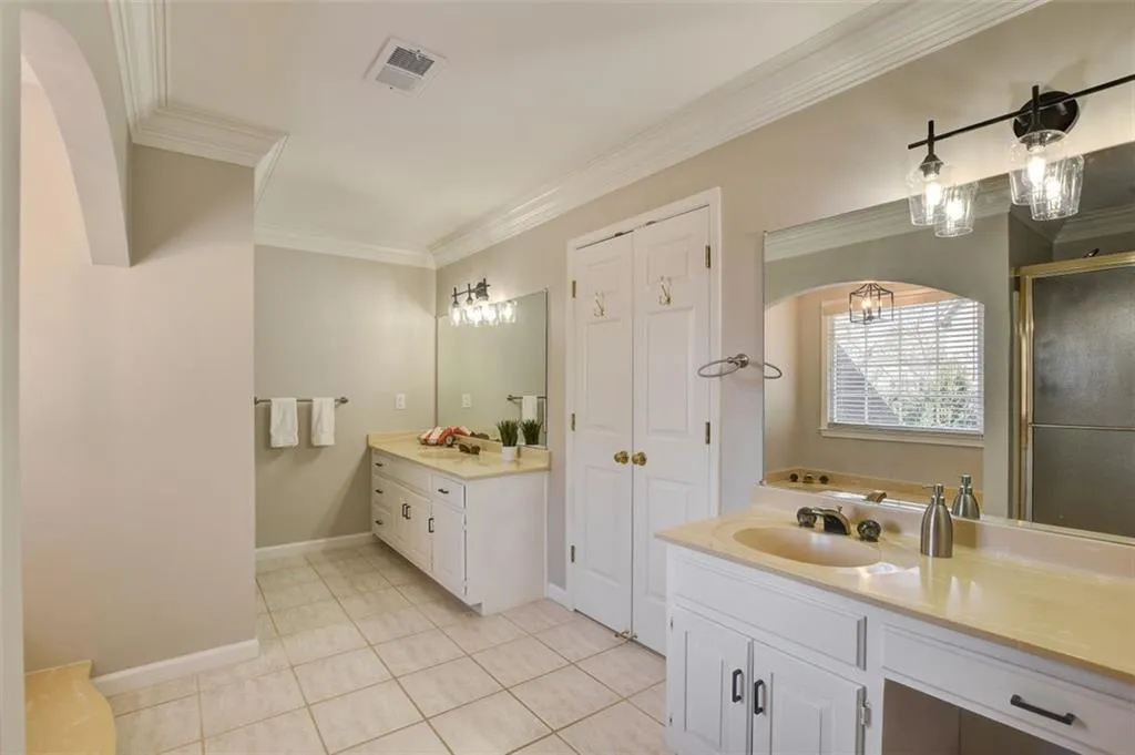 330 Burnt Oak Court, Sandy Springs, Georgia 30328, 4 Bedrooms Bedrooms, ,3 BathroomsBathrooms,Residential,Sold,330 Burnt Oak Court,7004420