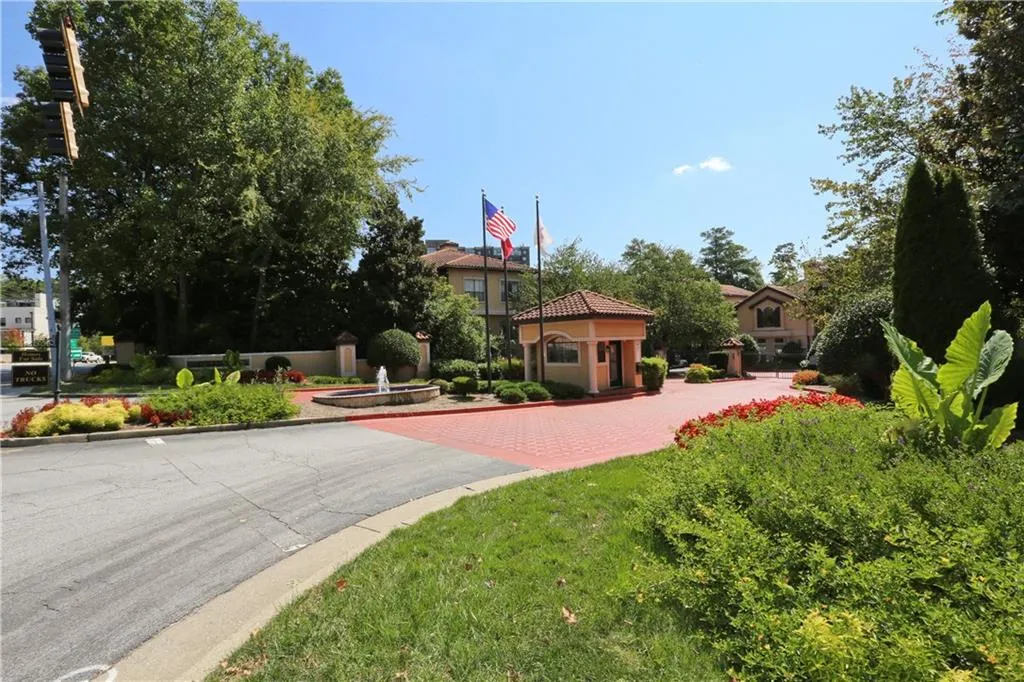 3777 Peachtree Road Ne Unit 1621, Brookhaven, Georgia 30319, 2 Bedrooms Bedrooms, ,2 BathroomsBathrooms,Residential,Sold,3777 Peachtree Road Ne Unit 1621,5906563