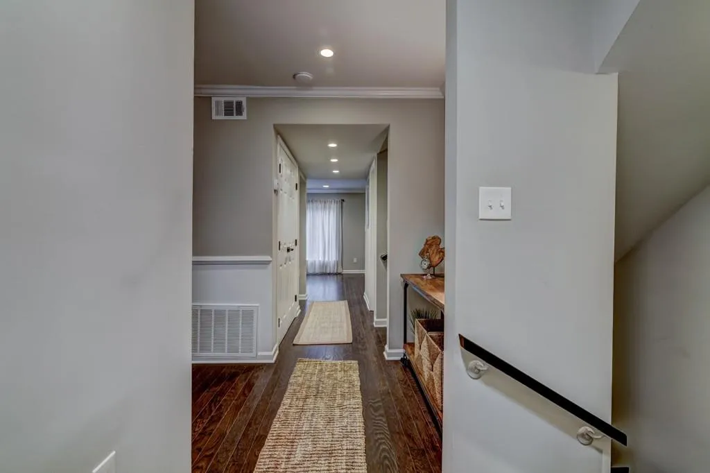 20 Ivy Parkway Ne, Atlanta, Georgia 30342, 3 Bedrooms Bedrooms, ,3 BathroomsBathrooms,Residential,Sold,20 Ivy Parkway Ne,5919037