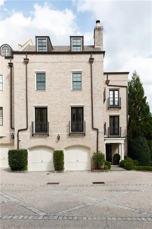 122 Old Ivy Road Ne Unit 19, Atlanta, Georgia 30342, 5 Bedrooms Bedrooms, ,4 BathroomsBathrooms,Residential,Sold,122 Old Ivy Road Ne Unit 19,6701582