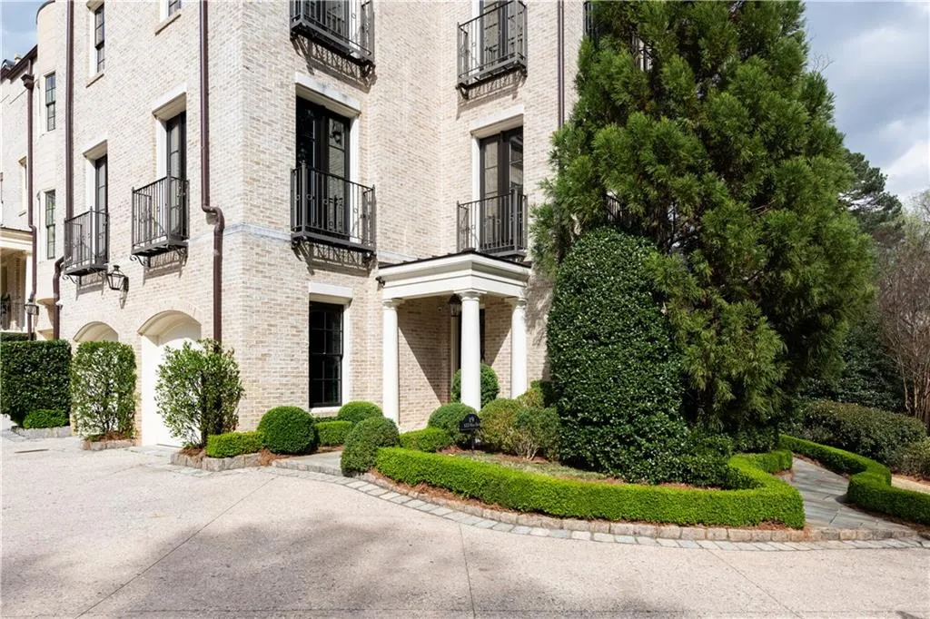 122 Old Ivy Road Ne Unit 19, Atlanta, Georgia 30342, 5 Bedrooms Bedrooms, ,4 BathroomsBathrooms,Residential,Sold,122 Old Ivy Road Ne Unit 19,6701582