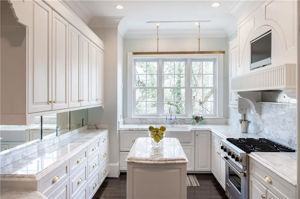122 Old Ivy Road Ne Unit 19, Atlanta, Georgia 30342, 5 Bedrooms Bedrooms, ,4 BathroomsBathrooms,Residential,Sold,122 Old Ivy Road Ne Unit 19,6701582