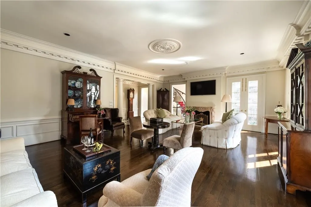 122 Old Ivy Road Ne Unit 19, Atlanta, Georgia 30342, 5 Bedrooms Bedrooms, ,4 BathroomsBathrooms,Residential,Sold,122 Old Ivy Road Ne Unit 19,6701582