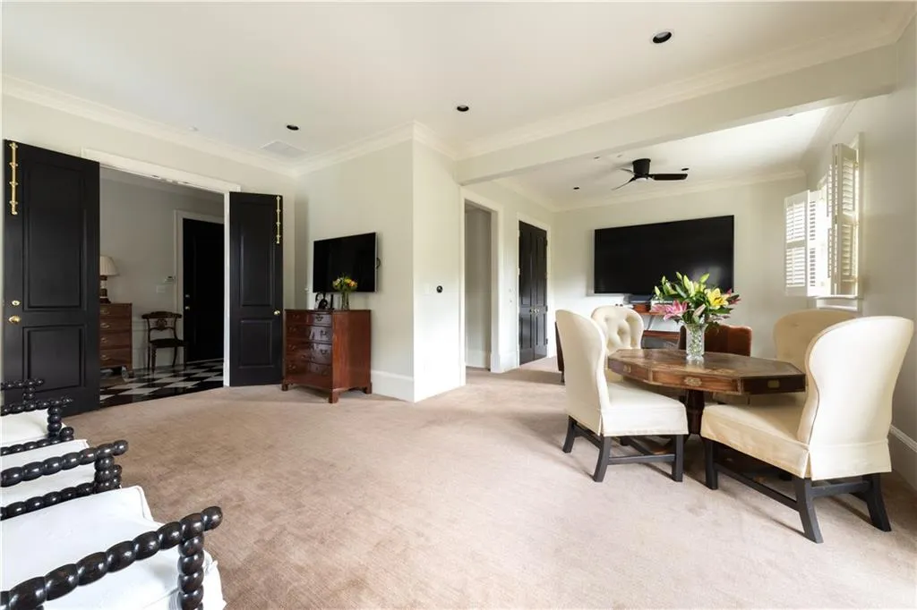 122 Old Ivy Road Ne Unit 19, Atlanta, Georgia 30342, 5 Bedrooms Bedrooms, ,4 BathroomsBathrooms,Residential,Sold,122 Old Ivy Road Ne Unit 19,6701582