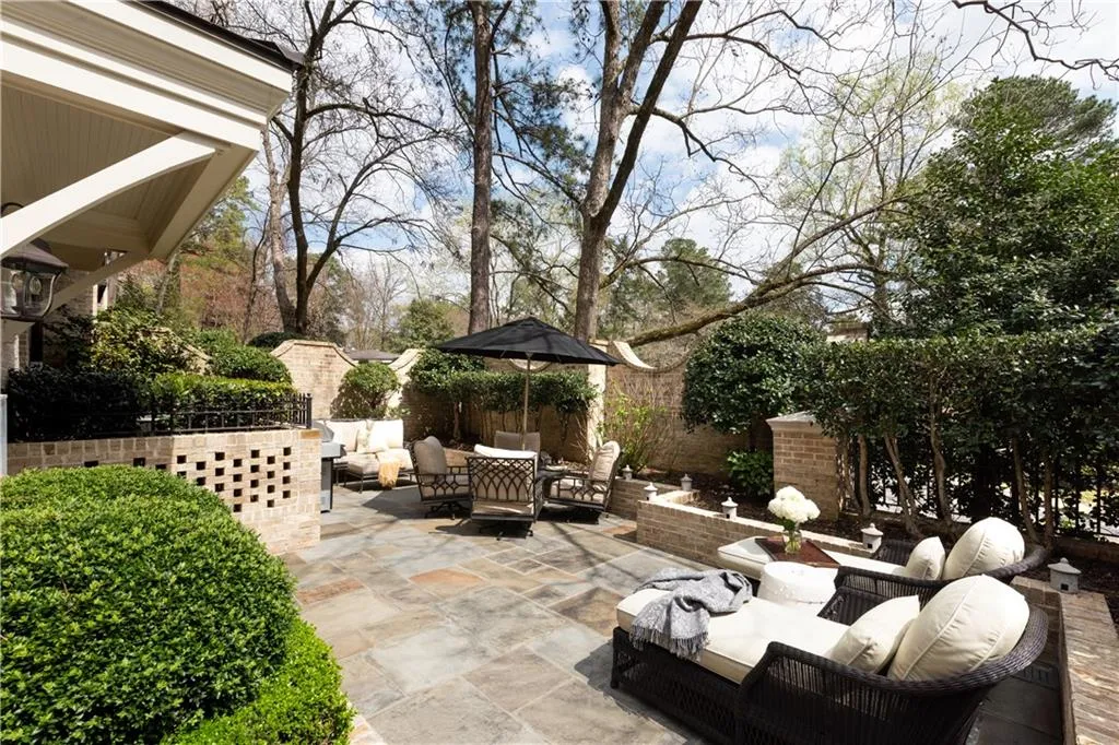 122 Old Ivy Road Ne Unit 19, Atlanta, Georgia 30342, 5 Bedrooms Bedrooms, ,4 BathroomsBathrooms,Residential,Sold,122 Old Ivy Road Ne Unit 19,6701582