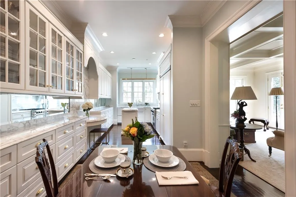122 Old Ivy Road Ne Unit 19, Atlanta, Georgia 30342, 5 Bedrooms Bedrooms, ,4 BathroomsBathrooms,Residential,Sold,122 Old Ivy Road Ne Unit 19,6701582