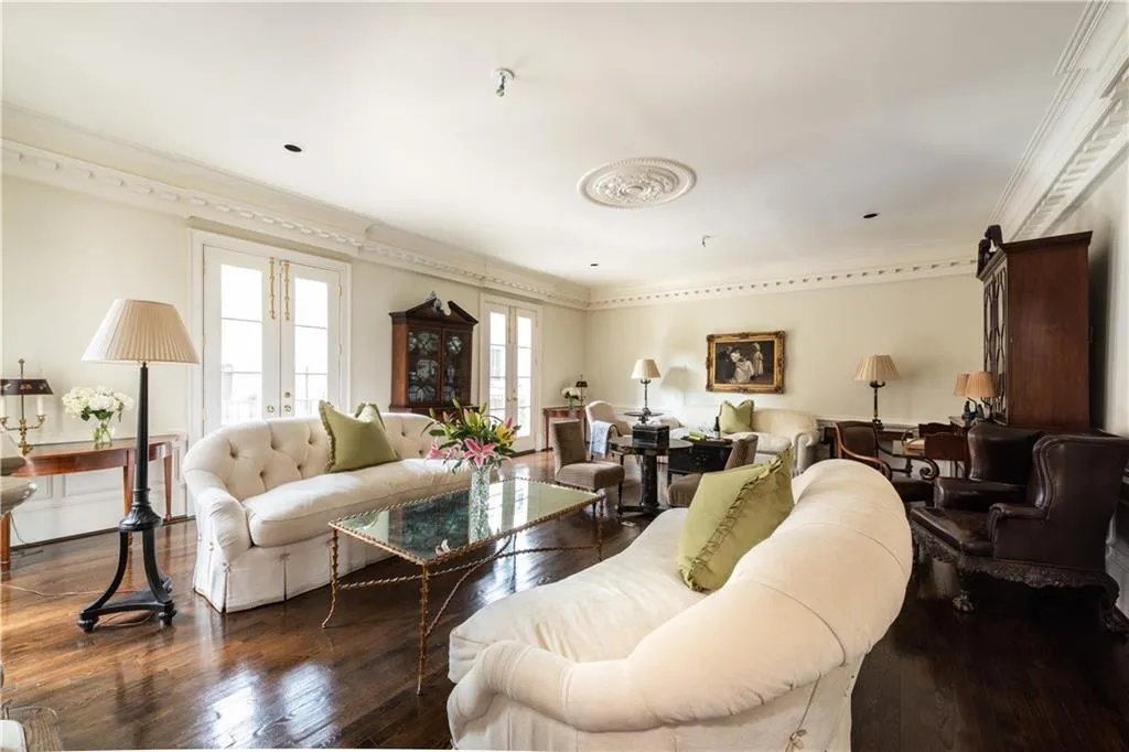 122 Old Ivy Road Ne Unit 19, Atlanta, Georgia 30342, 5 Bedrooms Bedrooms, ,4 BathroomsBathrooms,Residential,Sold,122 Old Ivy Road Ne Unit 19,6701582