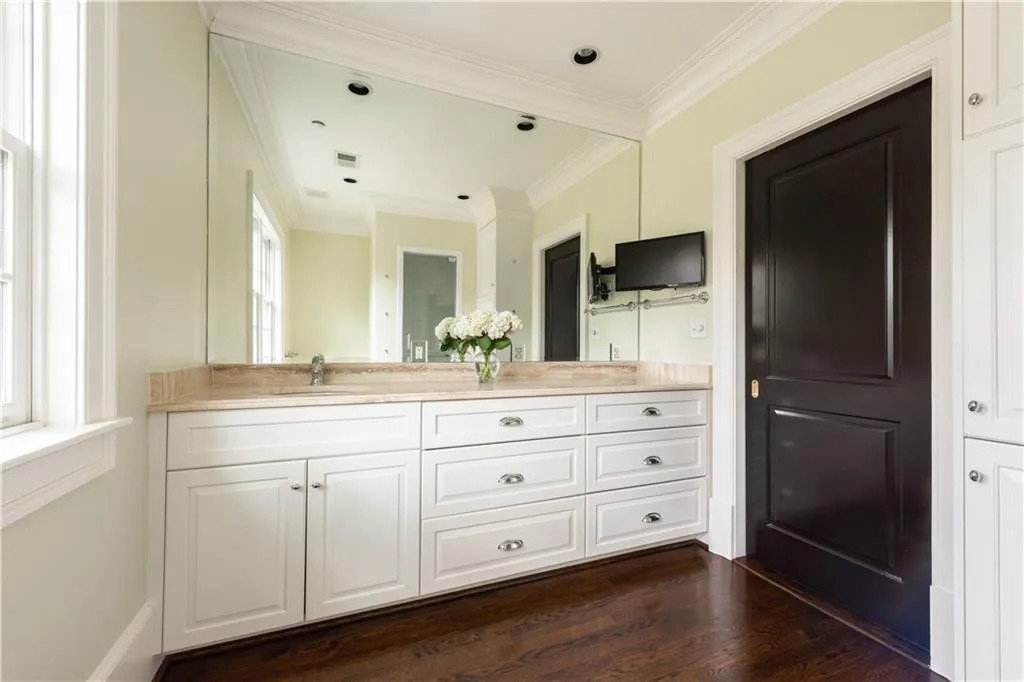122 Old Ivy Road Ne Unit 19, Atlanta, Georgia 30342, 5 Bedrooms Bedrooms, ,4 BathroomsBathrooms,Residential,Sold,122 Old Ivy Road Ne Unit 19,6701582