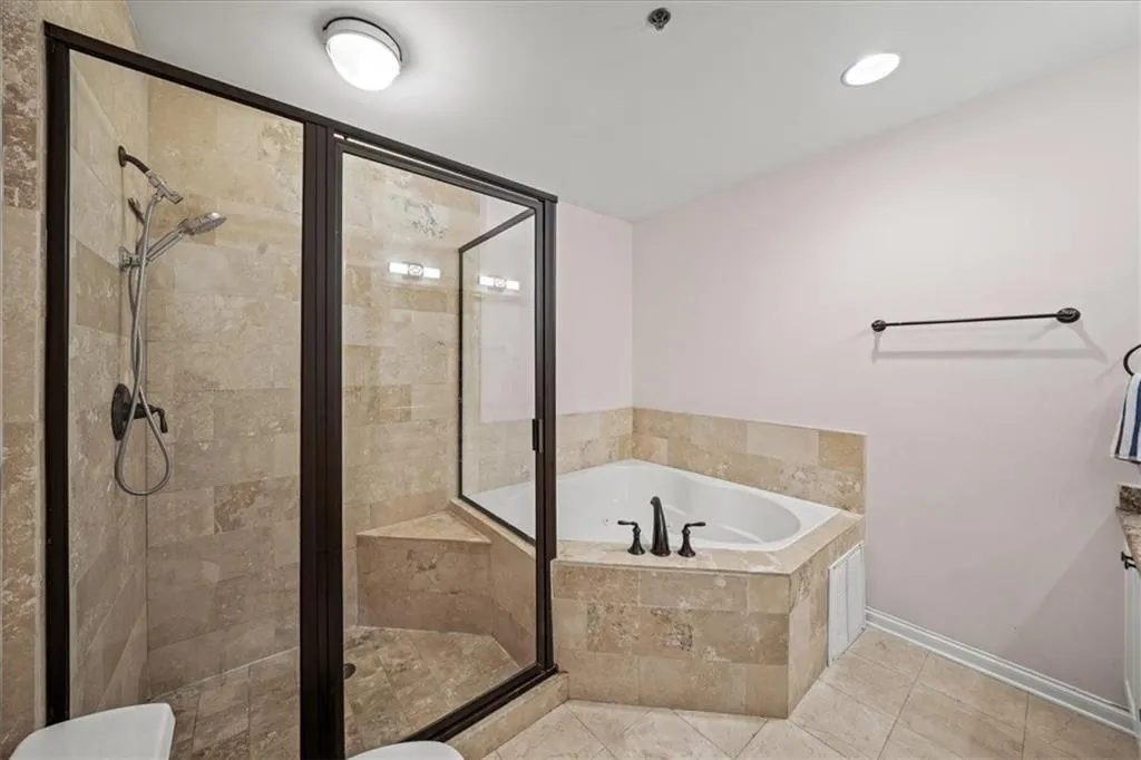 1735 Peachtree Street Ne Unit 117, Atlanta, Georgia 30309, 2 Bedrooms Bedrooms, ,1 BathroomBathrooms,Residential,For Sale,1735 Peachtree Street Ne Unit 117,7591024