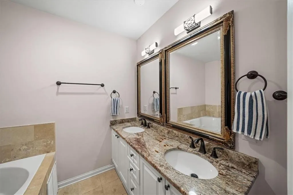 1735 Peachtree Street Ne Unit 117, Atlanta, Georgia 30309, 2 Bedrooms Bedrooms, ,1 BathroomBathrooms,Residential,For Sale,1735 Peachtree Street Ne Unit 117,7591024