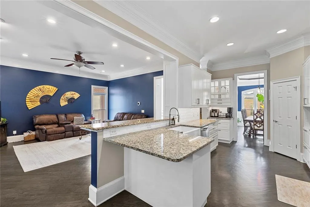 Atlanta, Georgia 30324, 5 Bedrooms Bedrooms, ,4 BathroomsBathrooms,Residential,For Sale,7680907