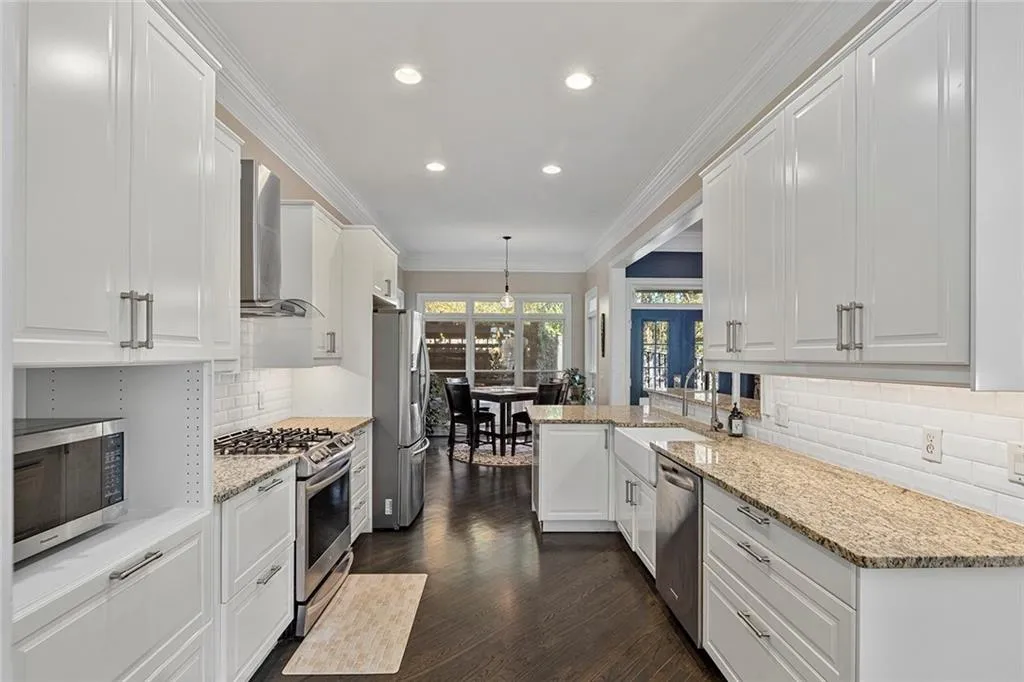 Atlanta, Georgia 30324, 5 Bedrooms Bedrooms, ,4 BathroomsBathrooms,Residential,For Sale,7680907