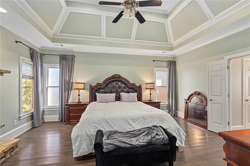 Atlanta, Georgia 30324, 5 Bedrooms Bedrooms, ,4 BathroomsBathrooms,Residential,For Sale,7680907