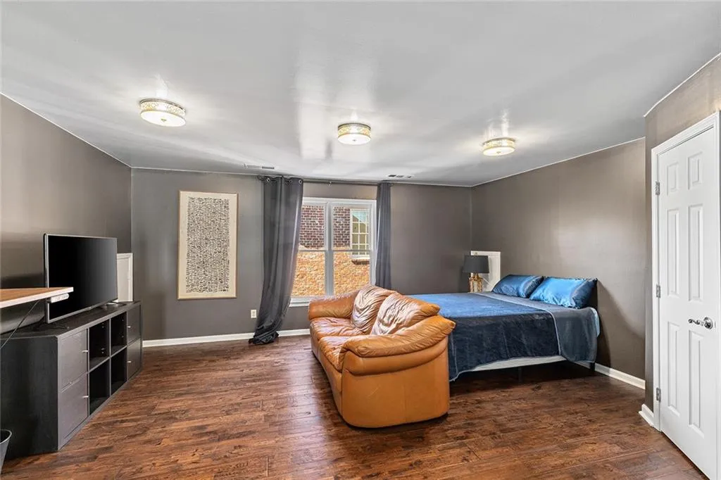 Atlanta, Georgia 30324, 5 Bedrooms Bedrooms, ,4 BathroomsBathrooms,Residential,For Sale,7680907