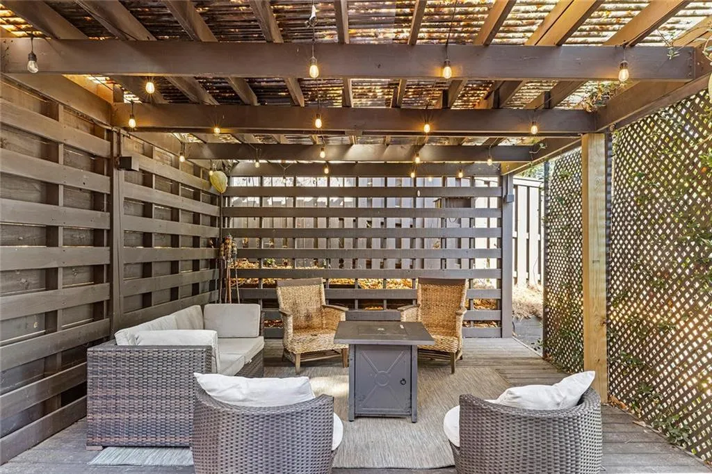 Atlanta, Georgia 30324, 5 Bedrooms Bedrooms, ,4 BathroomsBathrooms,Residential,For Sale,7680907