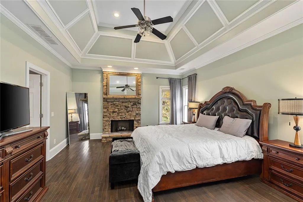 Atlanta, Georgia 30324, 5 Bedrooms Bedrooms, ,4 BathroomsBathrooms,Residential,For Sale,7680907