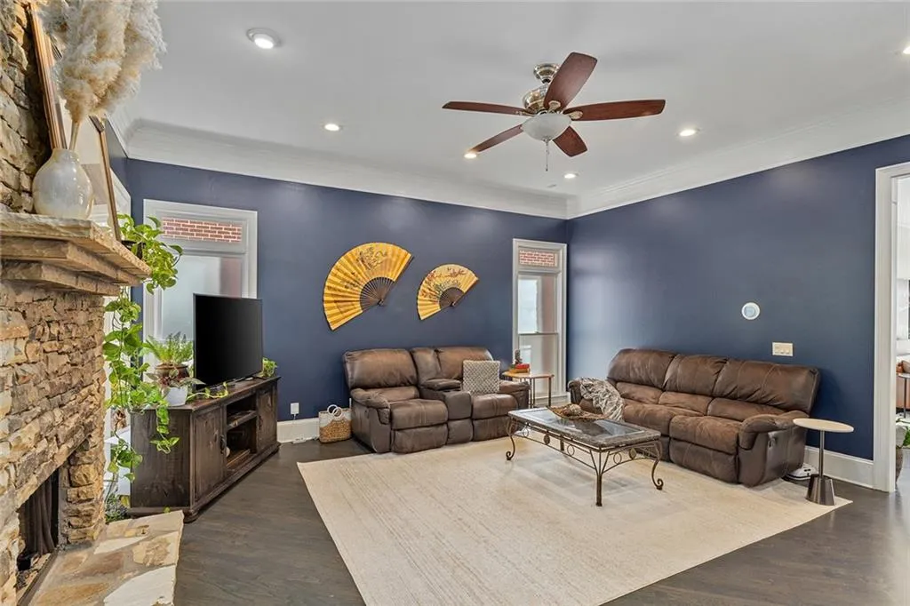 Atlanta, Georgia 30324, 5 Bedrooms Bedrooms, ,4 BathroomsBathrooms,Residential,For Sale,7680907