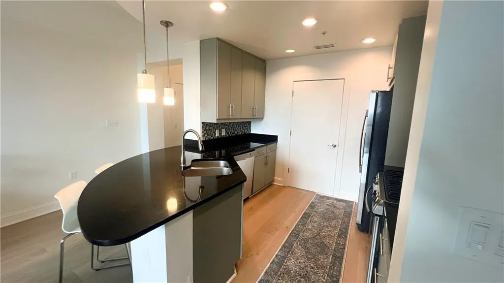 222 12th Street Ne Unit 2104, Atlanta, Georgia 30309, 1 Bedroom Bedrooms, ,1 BathroomBathrooms,Residential,For Sale,222 12th Street Ne Unit 2104,7625764